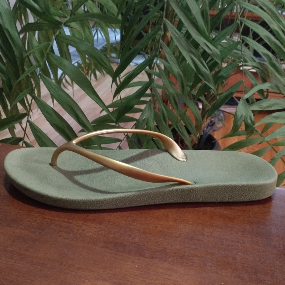 Sandals - Picture 2 of 4